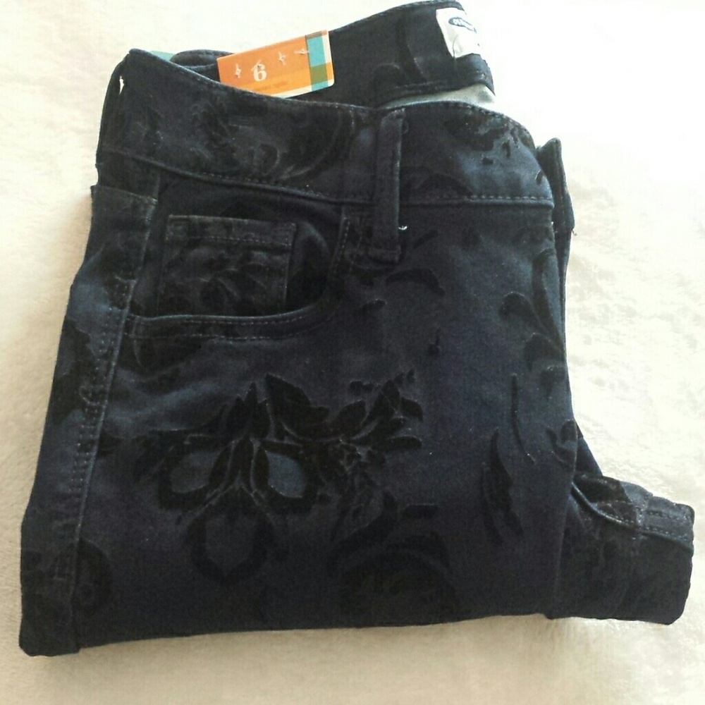 NWT OLD NAVY ROCKSTAR JEAN Sz 6R